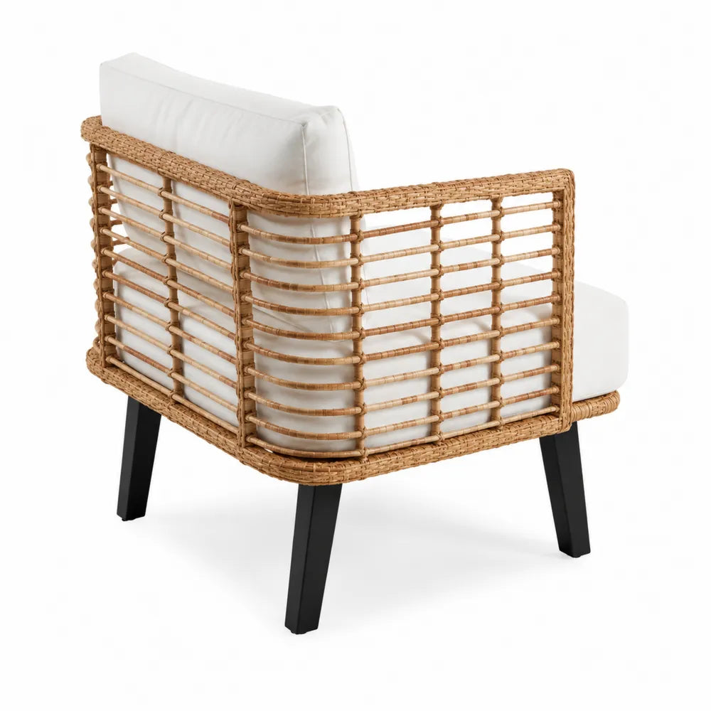 Poltrona in Rattan con Cuscini Bianchi